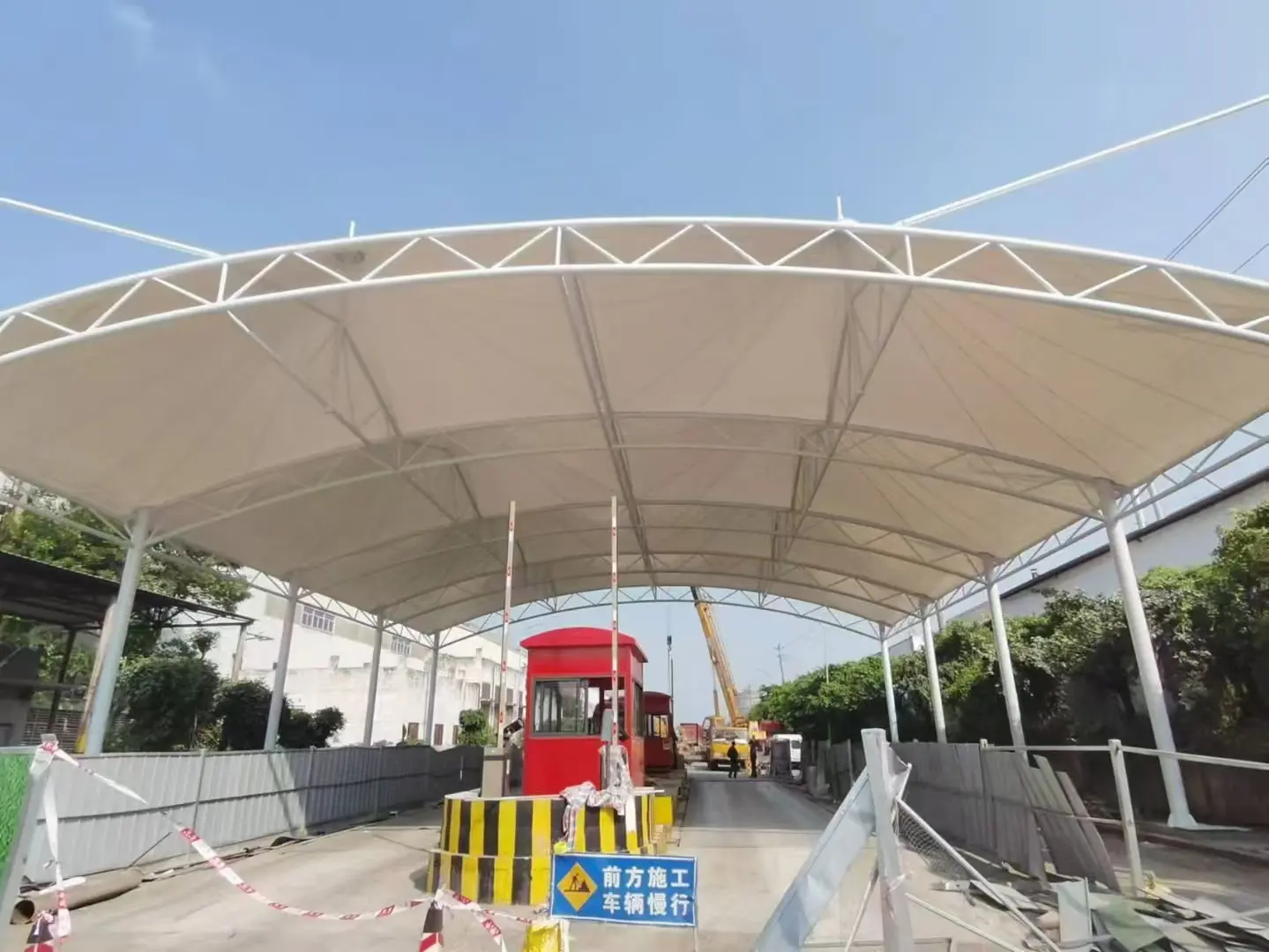【贵州黎平雨棚】怎么选择【源头工厂】:解决雨棚建造盲目选择的选型标准